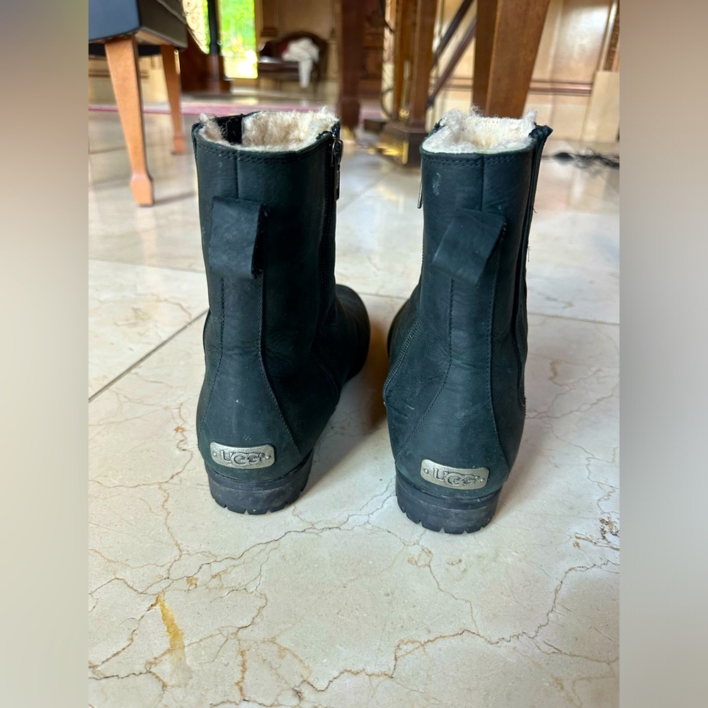 UGG Ramos Black Leather Ankle Boots Sheepskin: Size 11